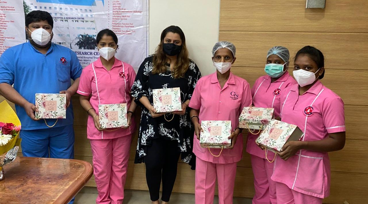 Through ‘Love Organically’, Deepshikha Deshmukh presents self-care hampers to Nurses!