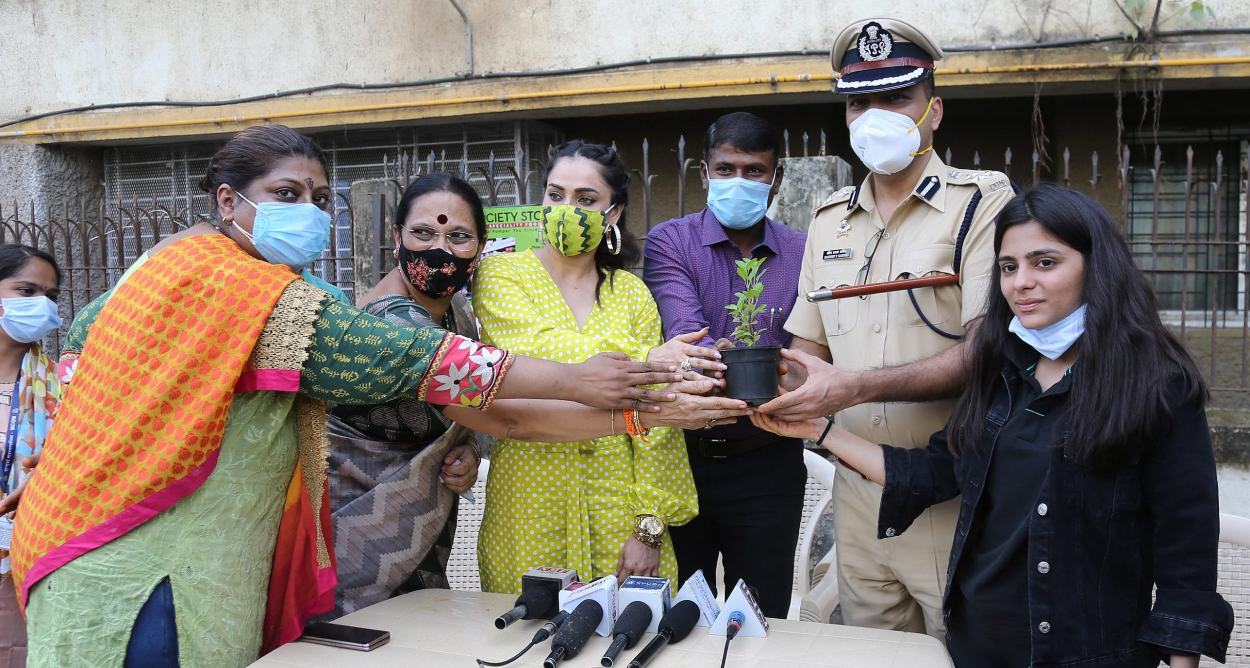 ACP Sandeep Karnik, Saher Bhamla, Nikita Rawal back Mega Vriksha Plantation Drive!