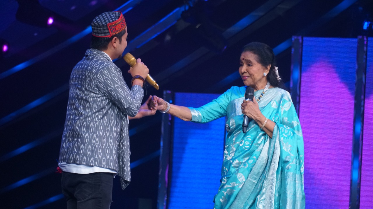 II12’s Pawandeep gets a once-in-a-lifetime opportunity of singing and dancing with Asha Bhosle!