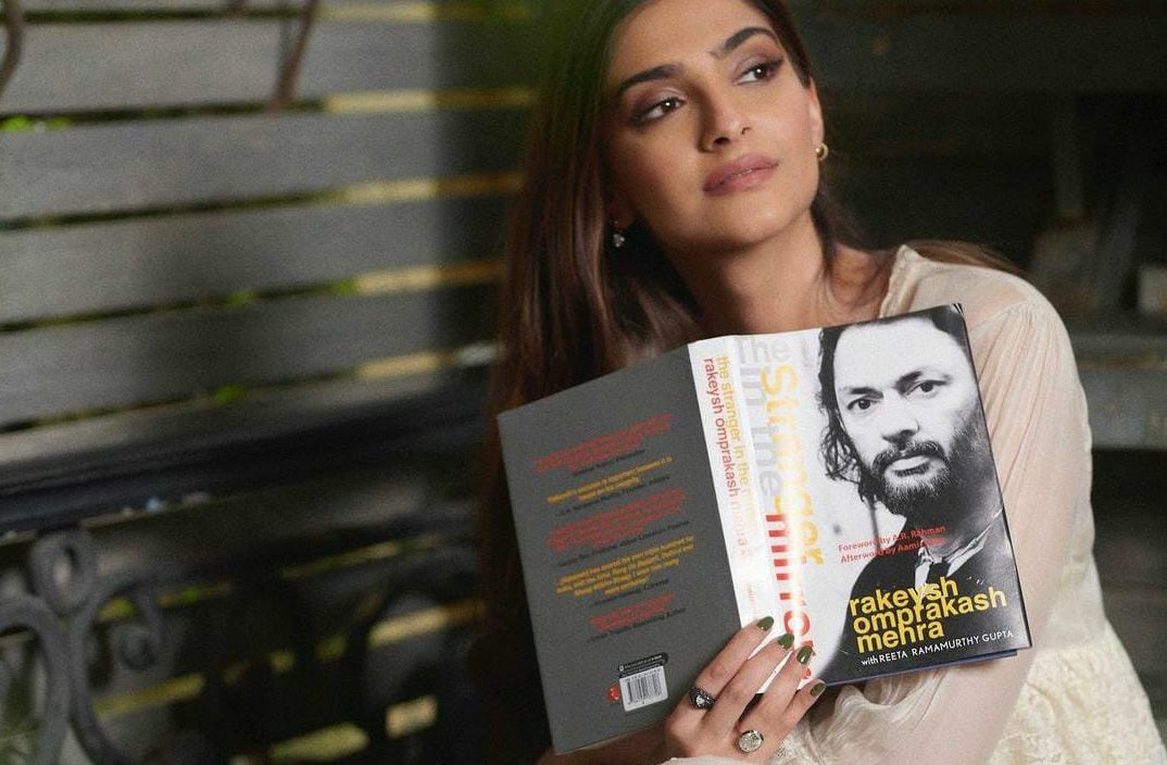 Rakeysh Omprakash Mehra’s ‘Delhi 6’ star Sonam Kapoor unveils the cover of his book, ‘The Stranger In The Mirror’!