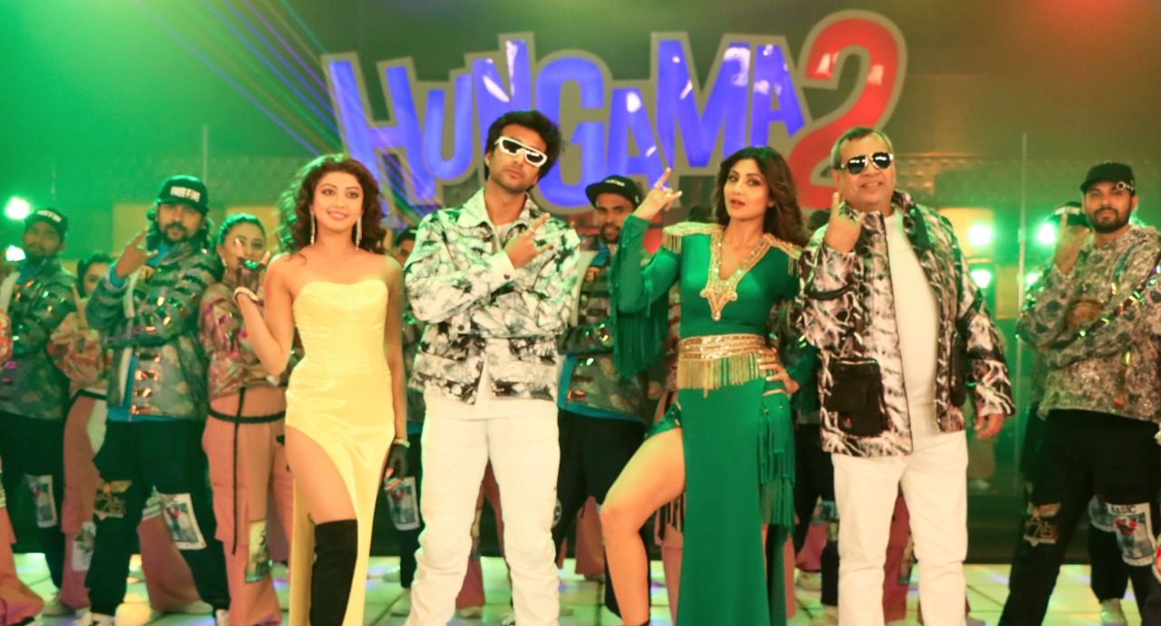Enjoy Paresh Rawal’s super-fun moves in the title track of ‘Hungama 2’!