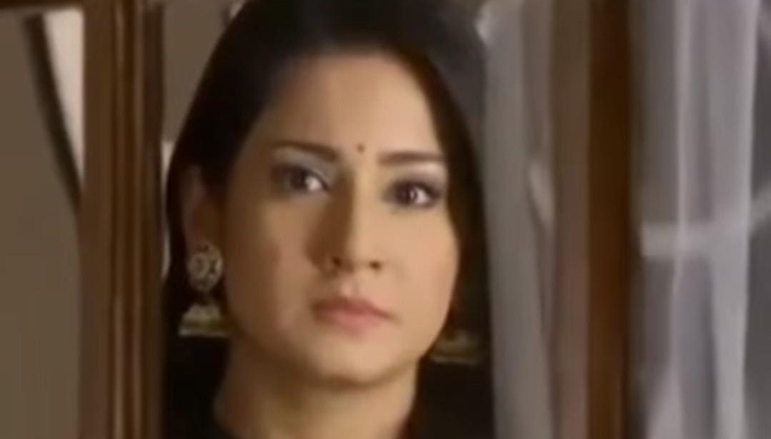 In ‘Aapki Nazron Ne Samjha’, Darsh and Nandini enjoy a romantic moment, Charmi interrupts them!