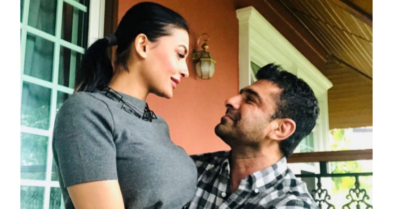 Eijaz Khan celebrates his birthday in the lap of nature and girlfriend #PavitraPunia!