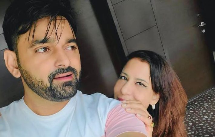 Punjabi Singer Ekam Bawa is dating BJP MP, Manoj Tiwar’s first wife Rani Tiwari!