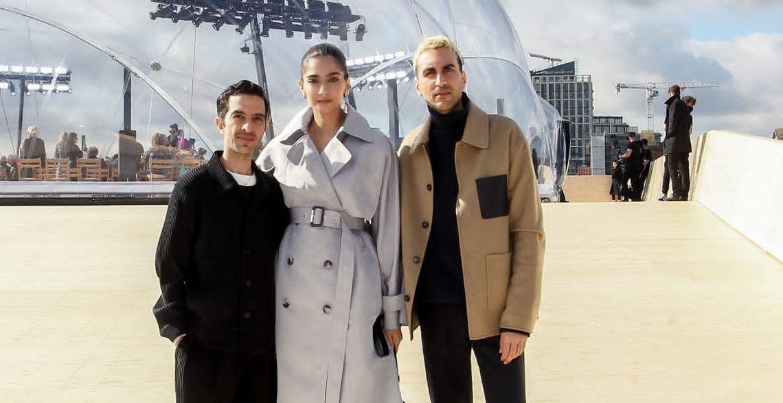 Bollywood’s fashion queen Sonam Kapoor Ahuja makes heads turn at #AlexanderMcQueen fashion show!