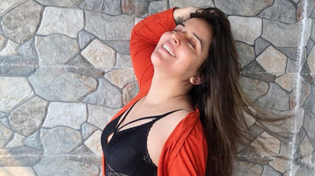 In her latest photos, bomb-shell Shivika Diwan raises the temperature!