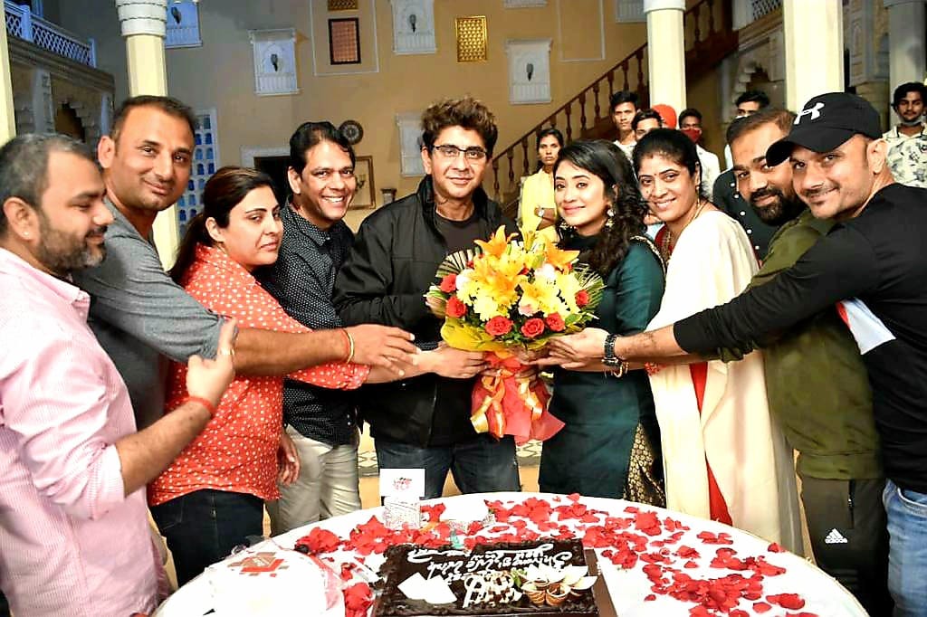 ‘#YRKKH’ team gives the most emotional and moving farewell to Shivangi Joshi!