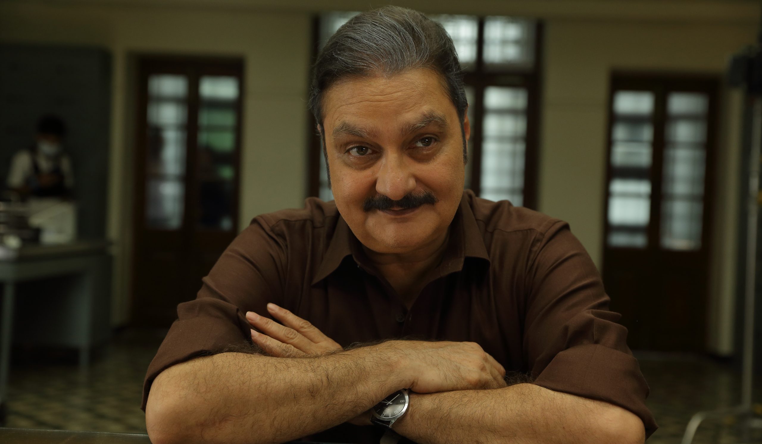 #VinayPathak’s character in Special Ops: The Himmat Story will be seen wading his way through the dark alleys of politics, red-tapism, and honey-trapping!