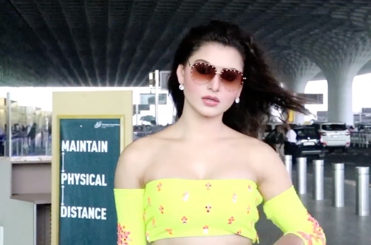 Urvashi Rautela looks like a “Proper Patola”!