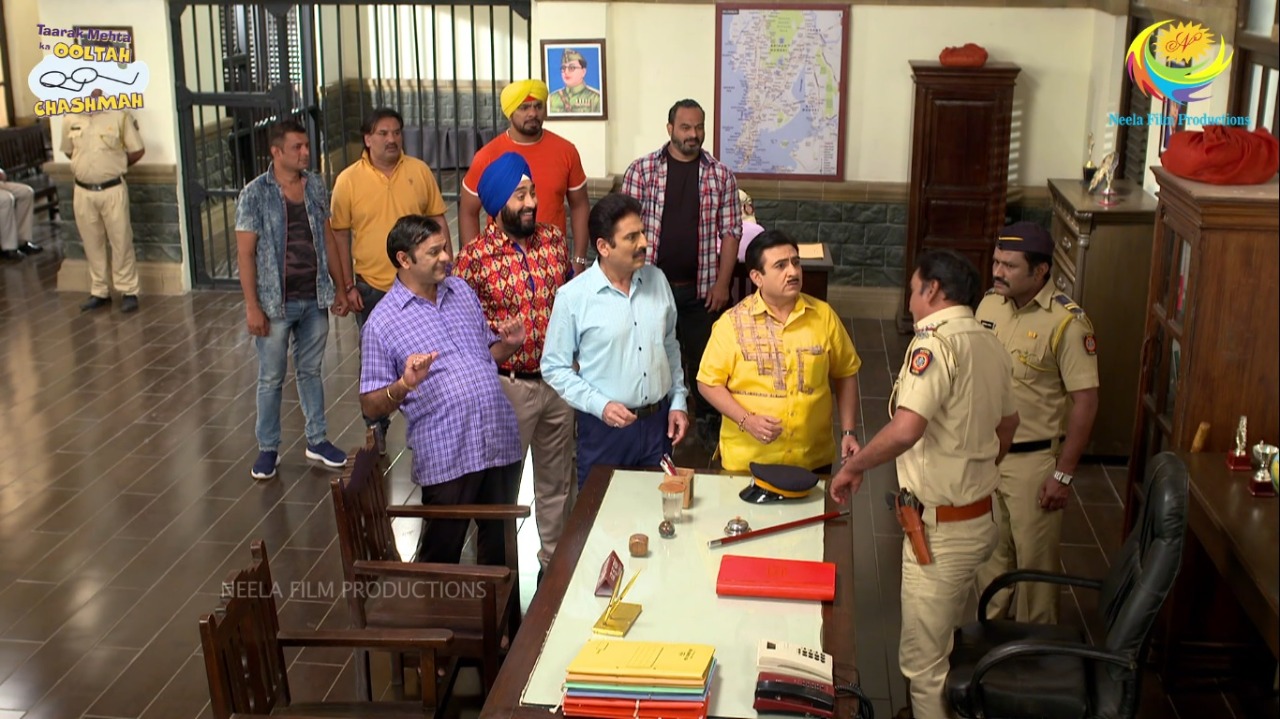 In TMKOC Jethaalal, Taarak Mehta and Sodhi gets arrested in a ‘Mobile’ brawl!