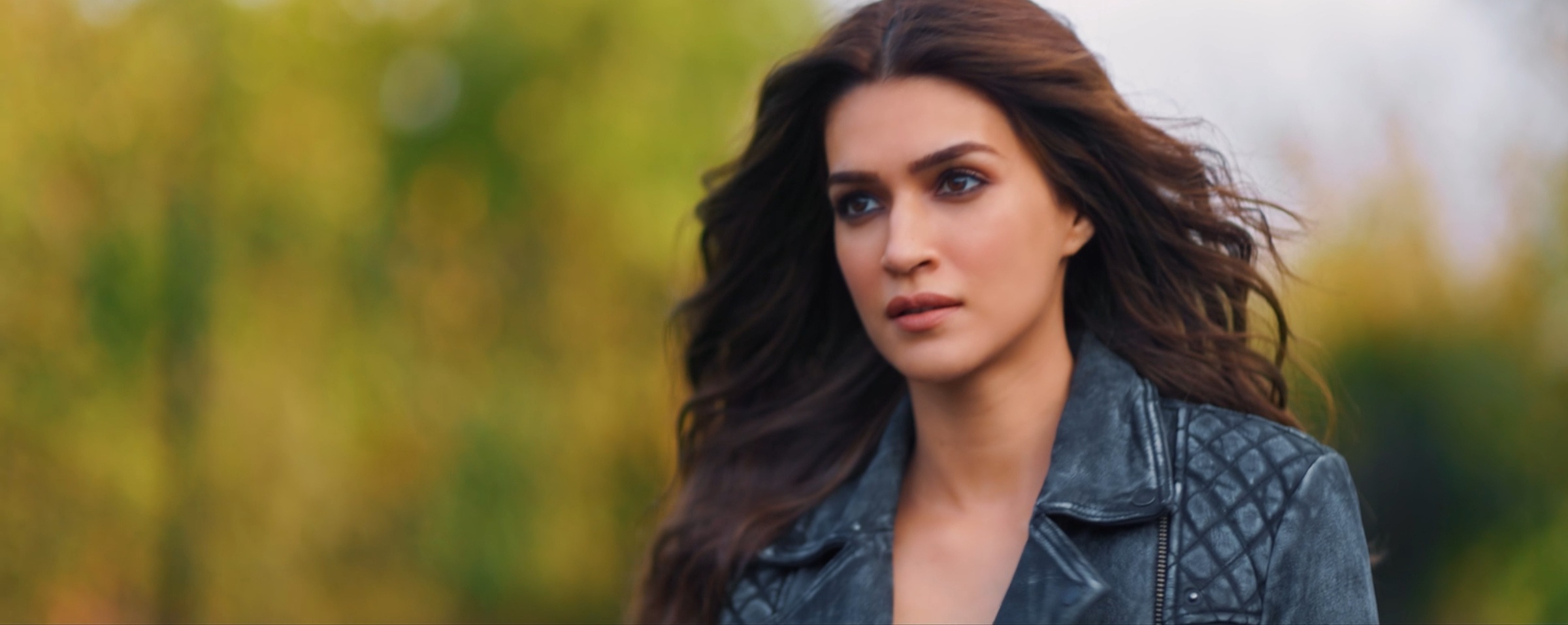 Kriti Sanon proves “‘Jassi’ Jaisi Koi Nahin”, Check out her action video as she joins ‘Ganapath’ unit in London!