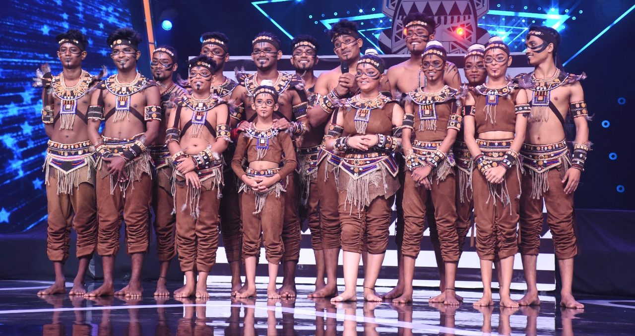 Bengal Tigers stage the set of fire with their power packed acrobatic moves coupled with dance in IGT!