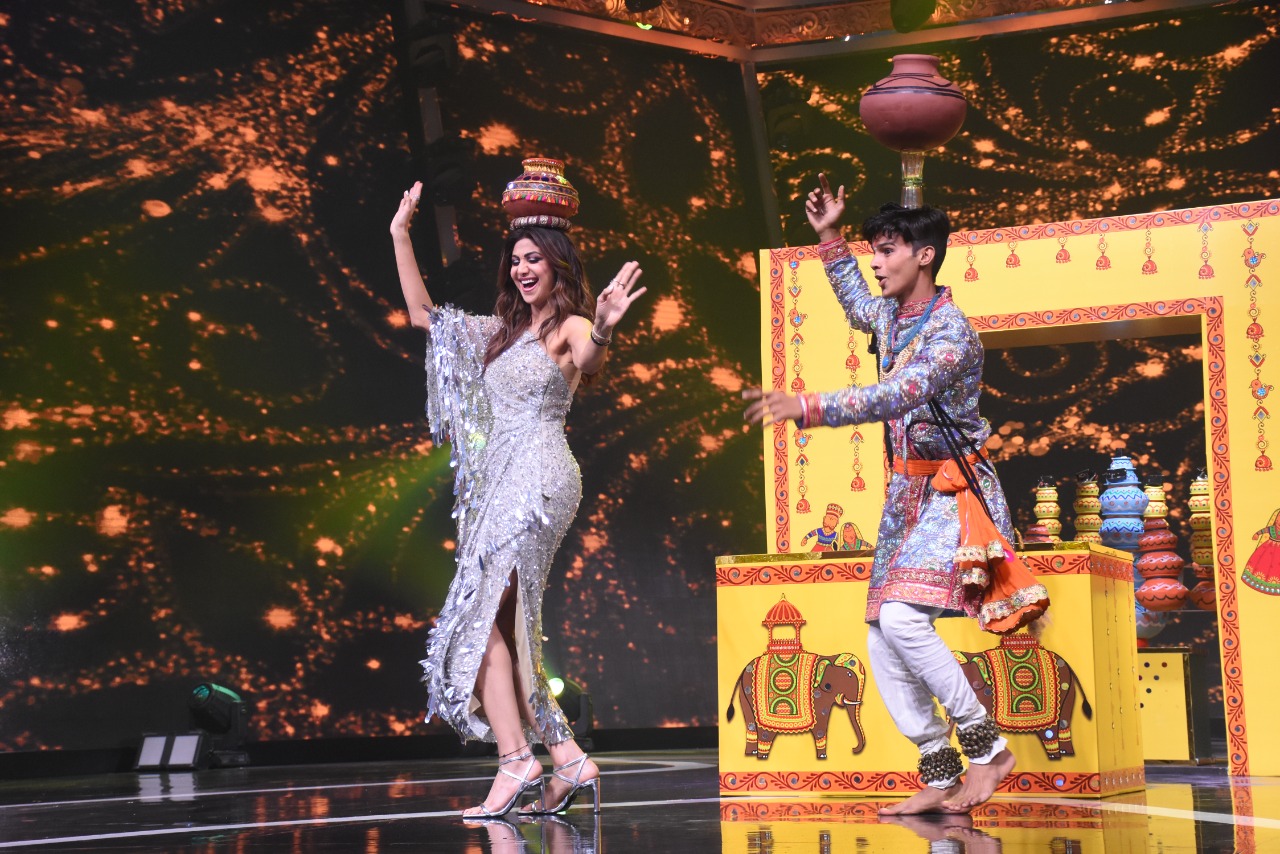 Praveen Prajapat’s Rajasthani Folk Bhavai dance stuns the judges of India’s Got Talent!