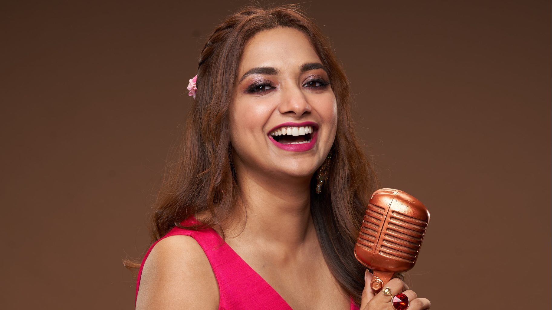 Jiya Shankar debuts as a host on television with Sony SAB’s  ‘Goodnight India’!