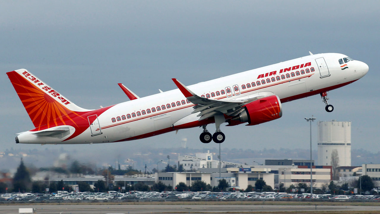 Inefficient and unruly behaviour of the ground and Cabin crew staff of Air India!