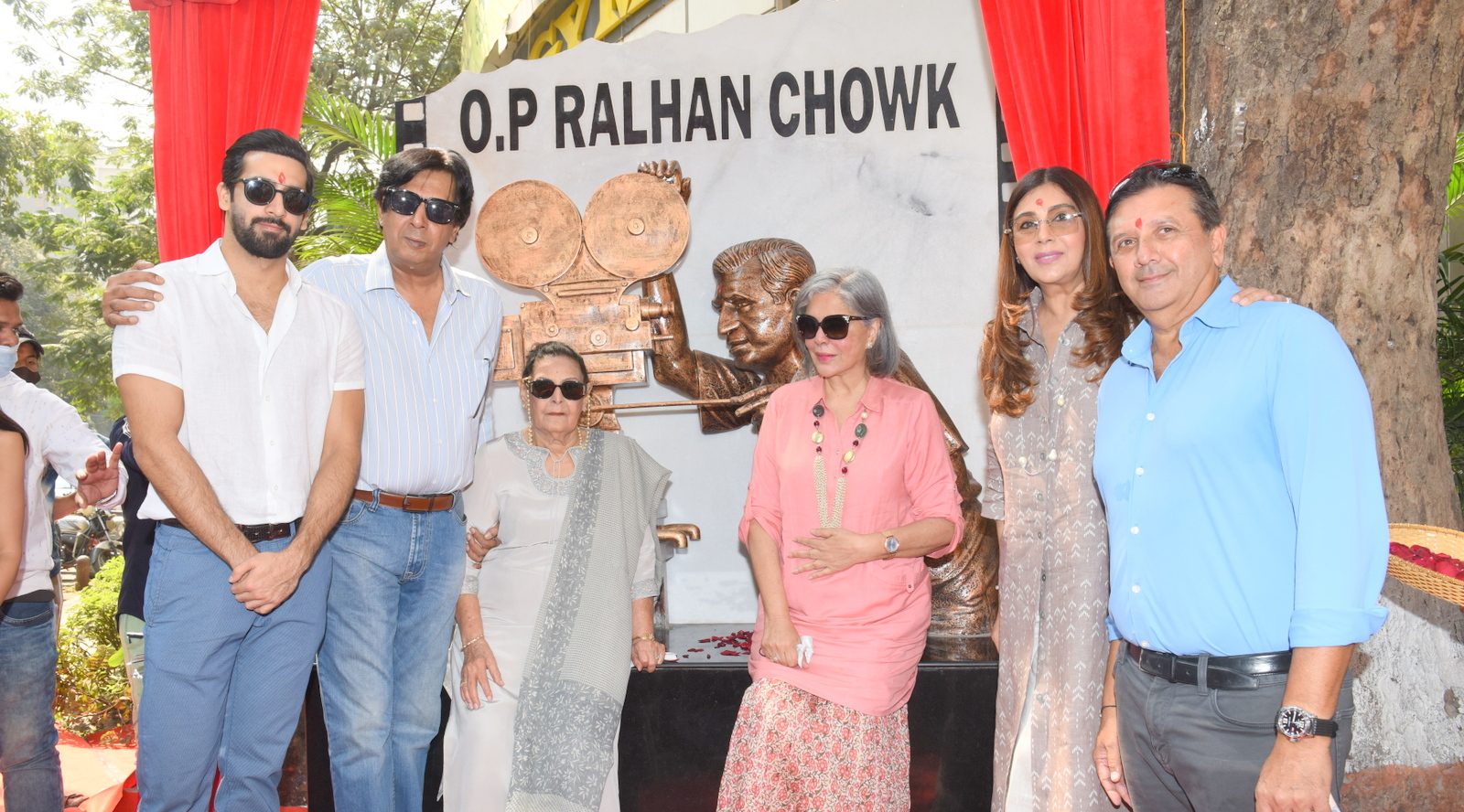 Dharmendra unveils the O.P. Ralhan Chowk in Mumbai!