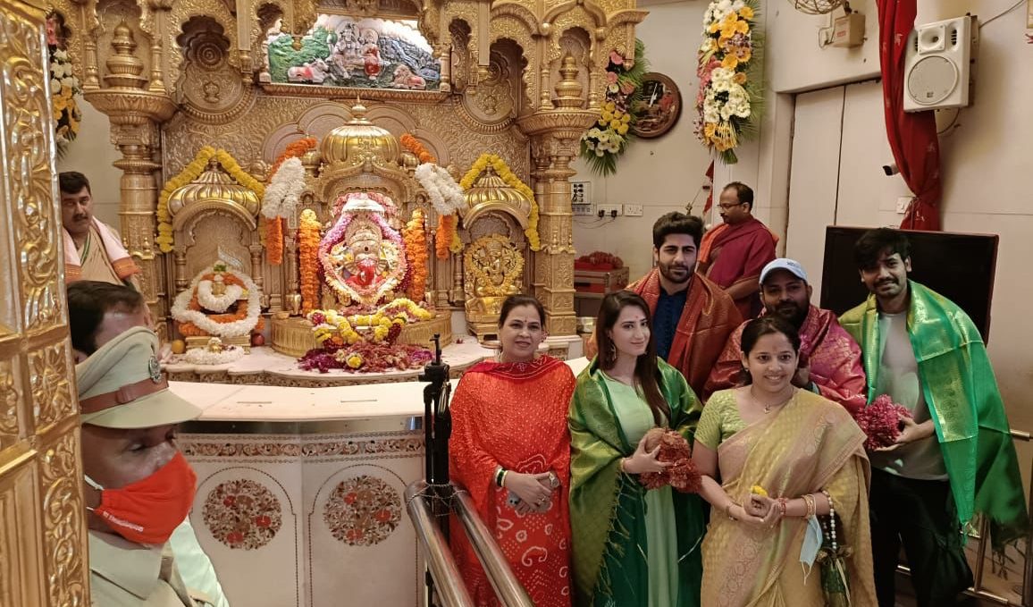 ‘Ishqiyaat’ actors Aalisha Panwar and Rrahul Sudhir seek blessings at Siddhivinayak Temple!