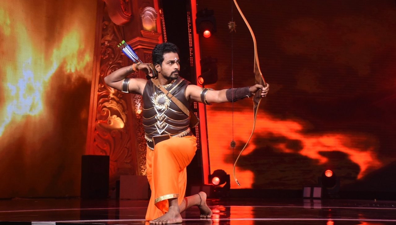 Watch impeccable archery skills by Vardi Uday Kumar in IGT!