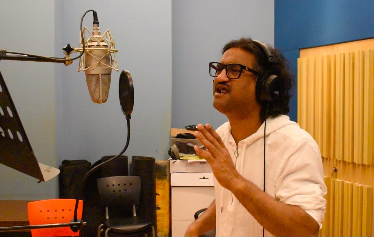 Ajay Gogavale’s magical voice used for the song ‘#LaharAali, #LaharAaliGa…’ from ‘Gulhar’!