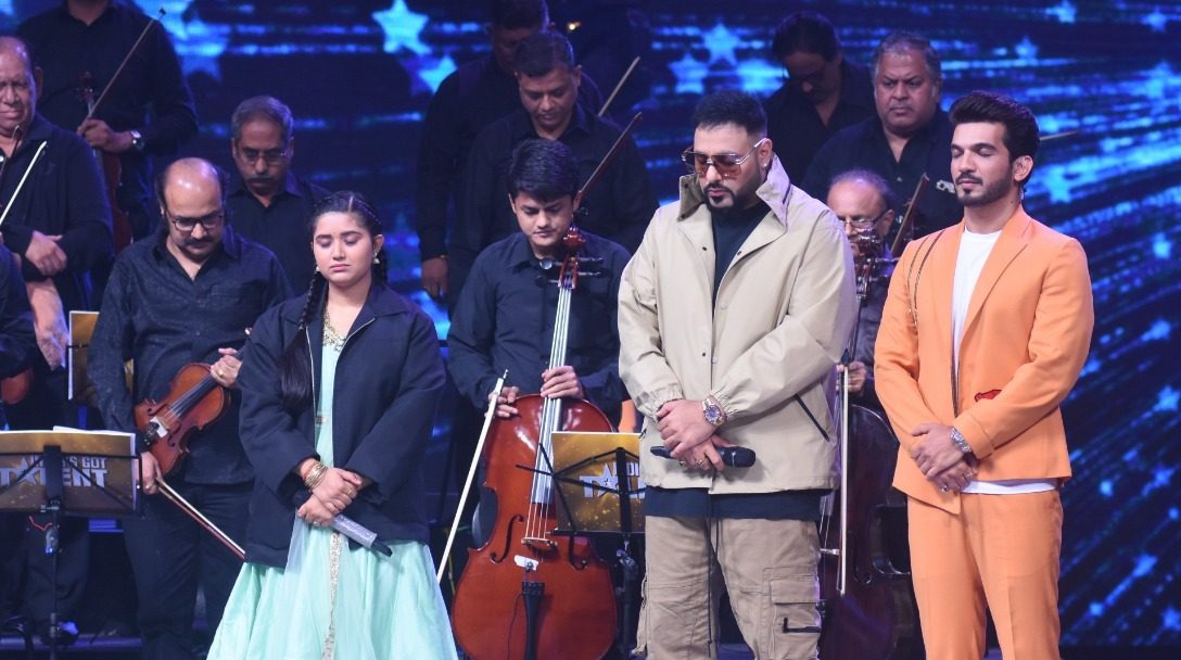 IGT contestant Ishita Vishwakarma performs with a 20 piece symphony orchestra as a tribute to the late Lata Mangeshkar!