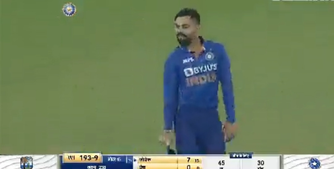 Virat Kohli celebrates his extremely difficult catch with Allu Arjun’s ‘Srivalli Hook Step’ from Pushpa!