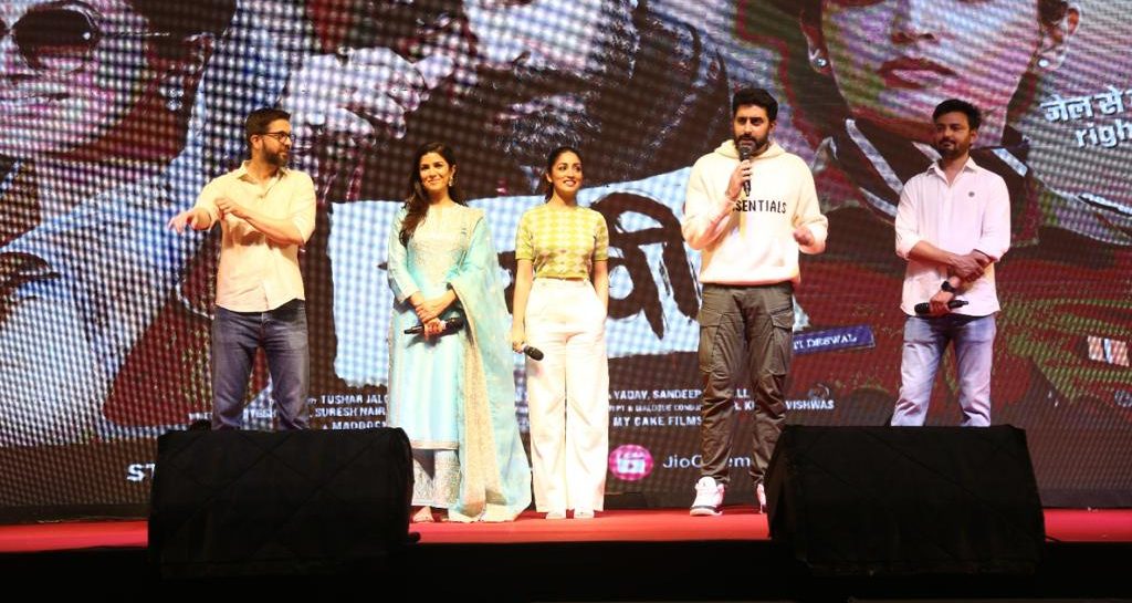 Abhishek Bachchan screens his upcoming release “Dasvi” screens at Agra jail!