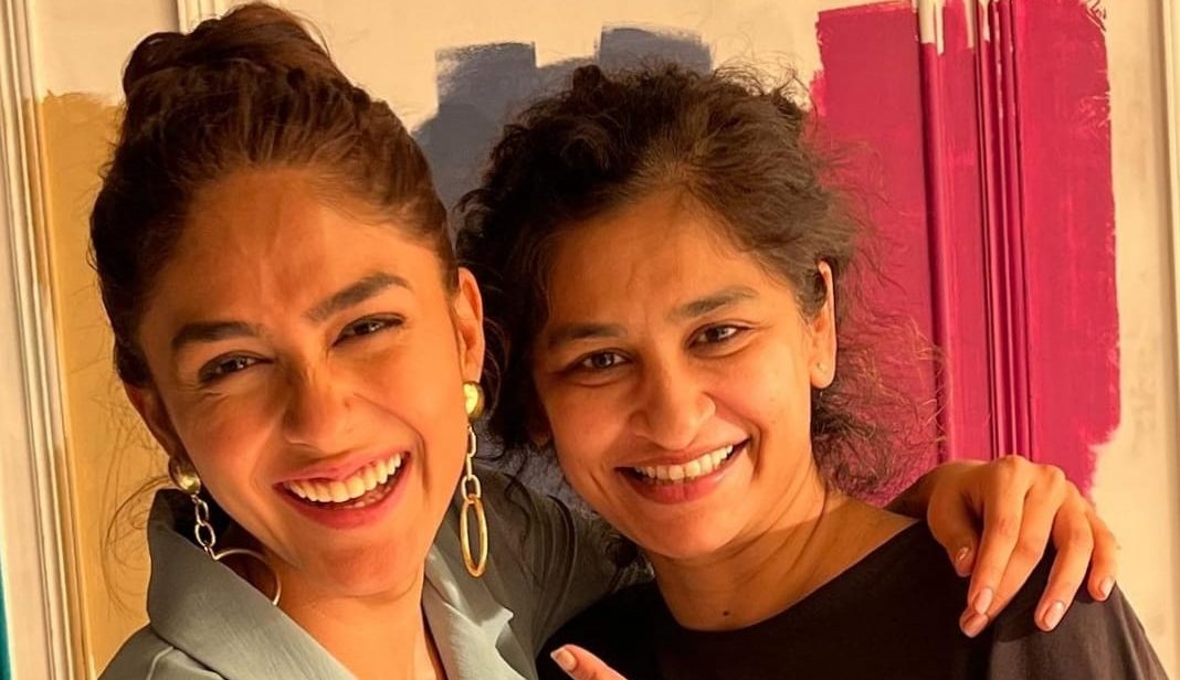 Mrunal Thakur calls out to Gauri Shinde, “Oh Hello, Dream Director”!