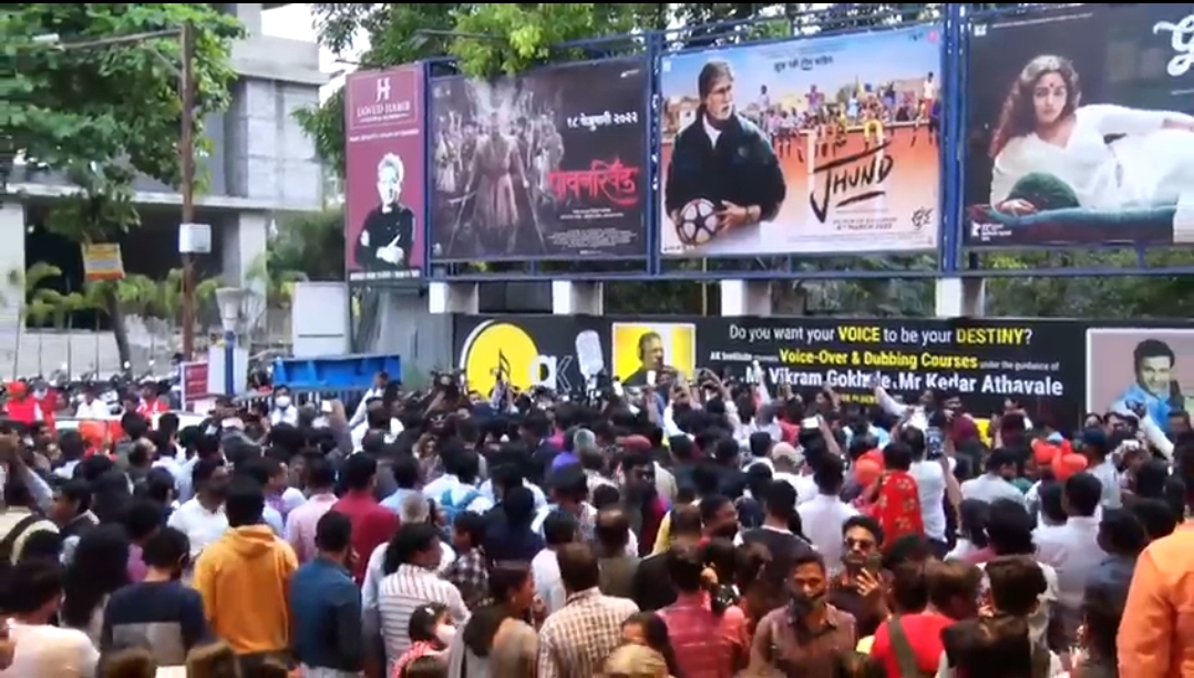Nagraj Manjule’s Amitabh Bachchan starrer Jhund premieres in Pune, gets a grand never seen before response!