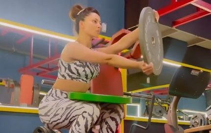 Fitness enthusiast Urvashi Rautela does isometric bosu ball squats with 40kg plate!