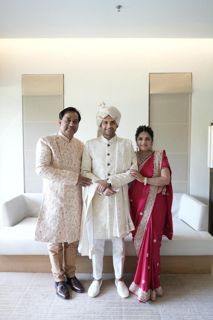 (Dave Gurnani (Groom’s father), Navin Gurnani (Groom), Soni Gurnani (Groom’s mother)