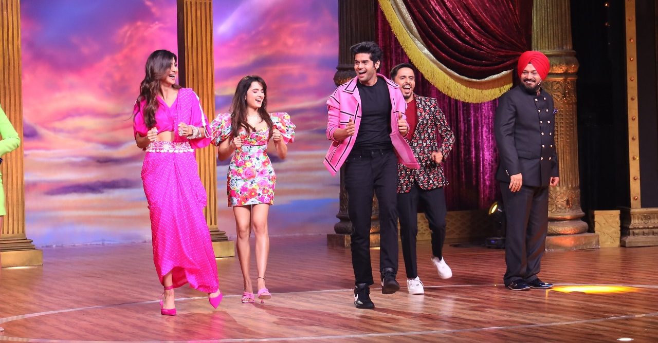 India’s Laughter Champion contestant Amit Chui dances with Nikamma stars!