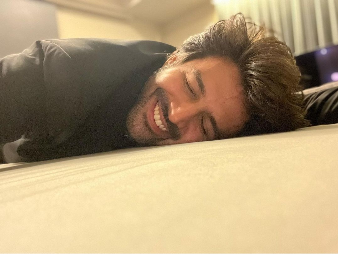 Ranveer Singh asks Kartik Aaryan to flash his 175 crore smile!