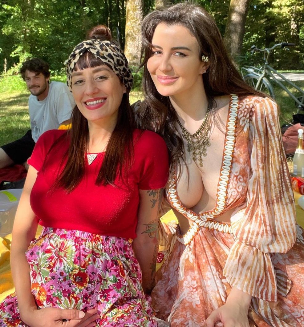 Vacationing in Germany, Giorgia Andriani’s  boho-style dress is catching the attention of netizens!