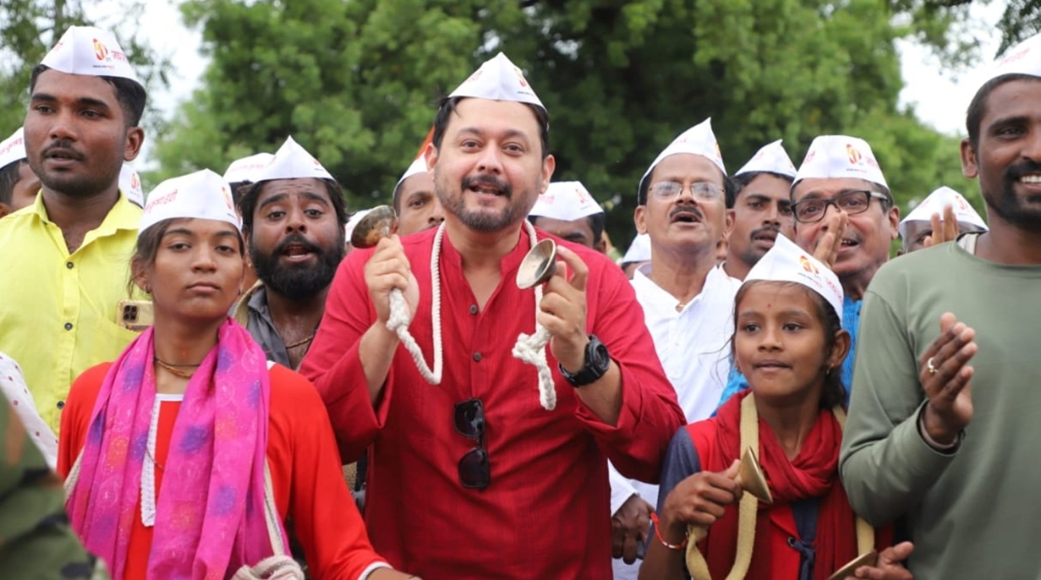 In Pandharpur Wari, Swwapnil Joshi walks from Wakhri to Pandharpur!