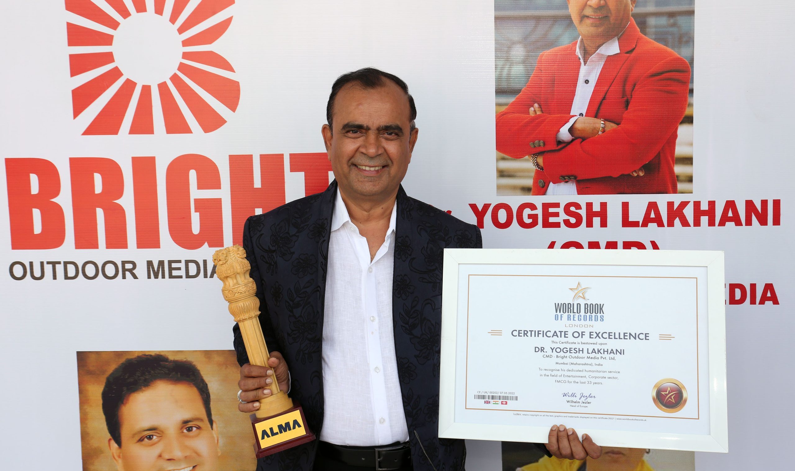 World Book Of Records adds Dr Yogesh Lakhani CMD, Bright Outdoor Media’s name in the list of felicitation!