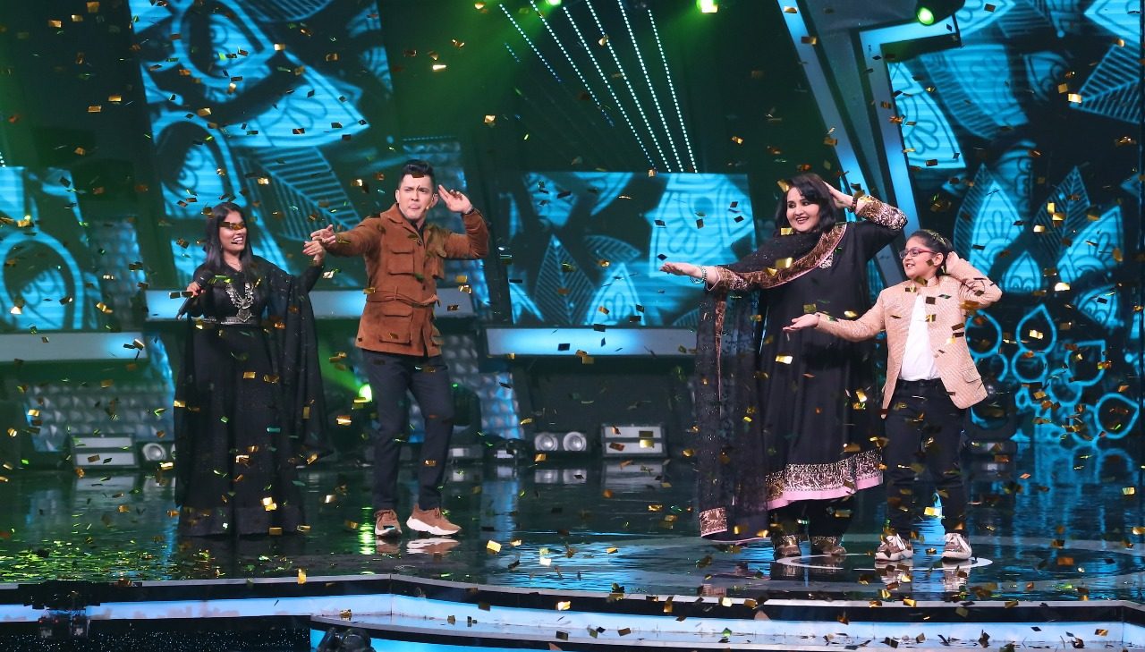 Reena Roy showers praises on SS2 contestant Samaira Mahajan and dances with her too!