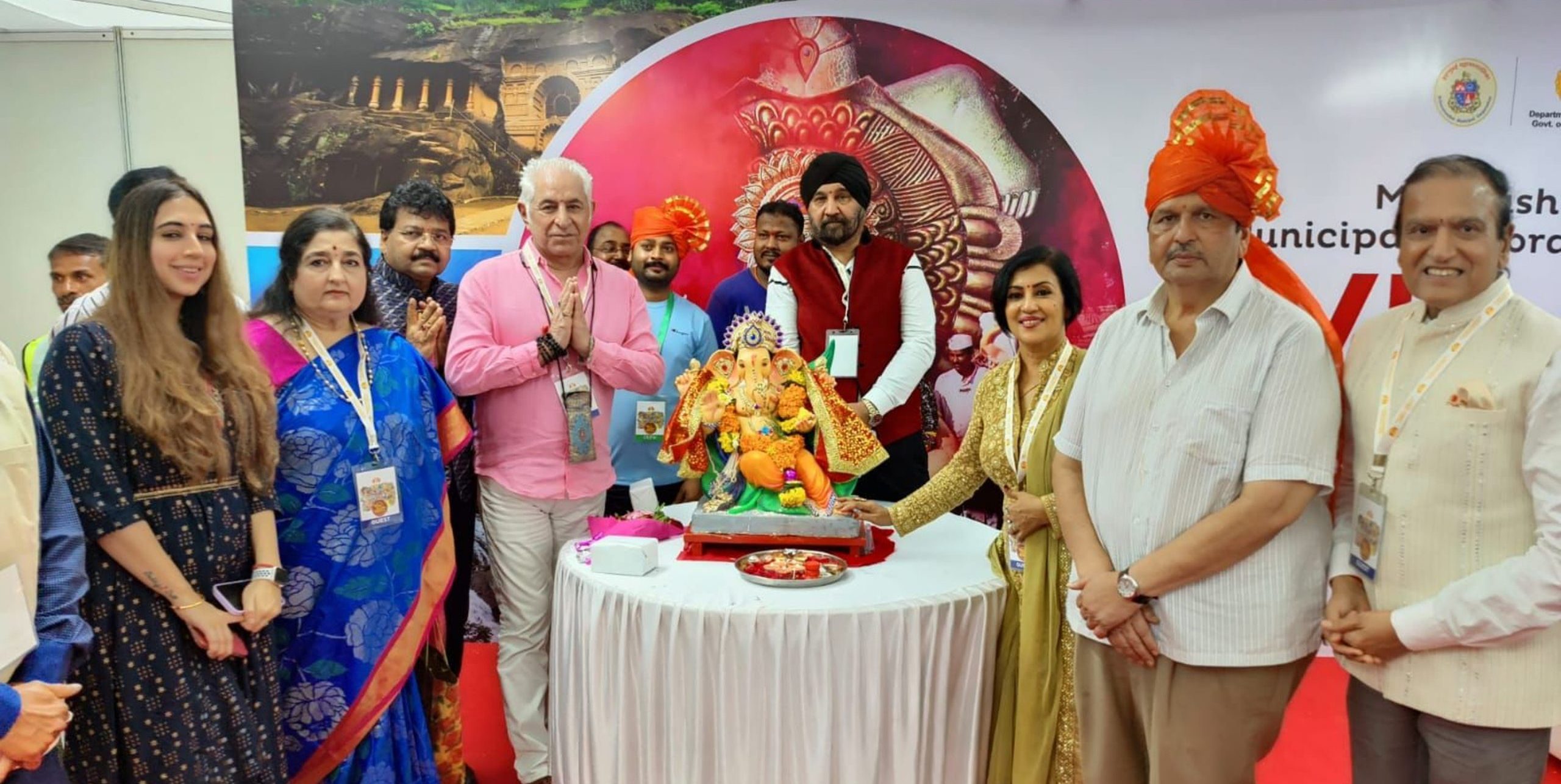 Dignitaries and celebrities bid farewell to Hon Maharashtra Chief Minister Eknath Shinde’s Bappa at Varsha!