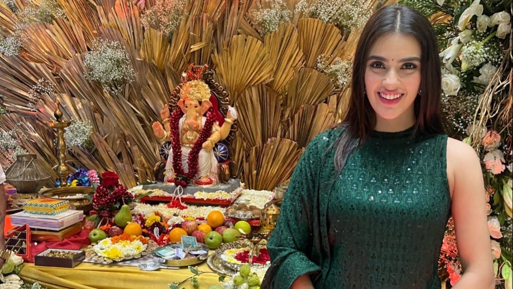 ‘Middle-Class Love’ actor Kavya Thapar welcomes Bappa to her humble middle class abode!