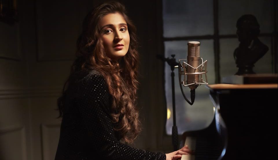 Hitz Music’s ‘Ek Tarfa’ out, Dhvani Bhanushali adds a certain vulnerability and softness with her vocals!