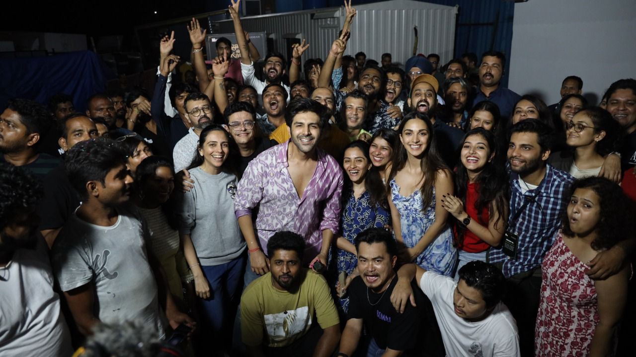 It’s a wrap-up of the Mumbai schedule of ‘Satyaprem Ki Katha’ starring Kartik Aaryan and Kiara Advani!