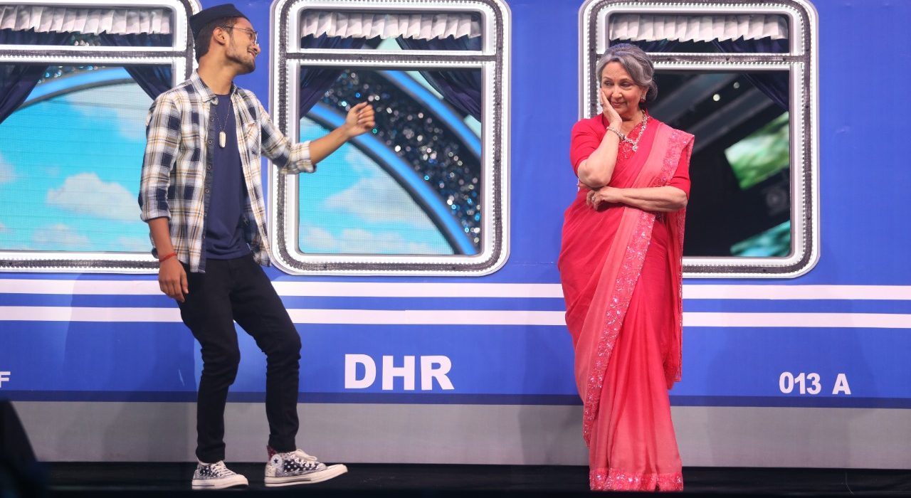 Indian Idol contestant contestant Rishi Singh recreates the magic of ‘Mere Sapnon ki ra ni’ with Sharmila Tagore ji!