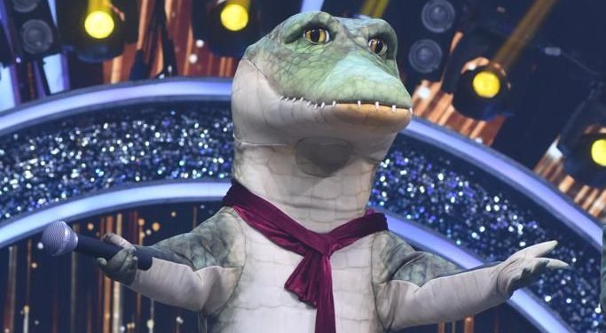 Lyle, the crocodile from Lyle,  takes over Aditya Narayan’s spot as host on Sony TV’s Indian Idol Season 13!