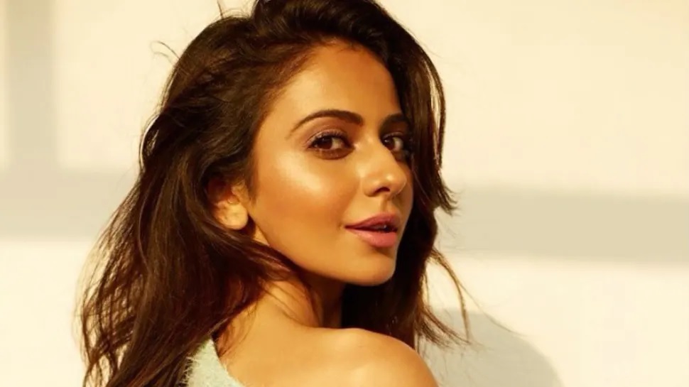 “Keep showering your love” says Rakul Preet Singh to the audiences’ on amazing response to ‘Doctor G’!