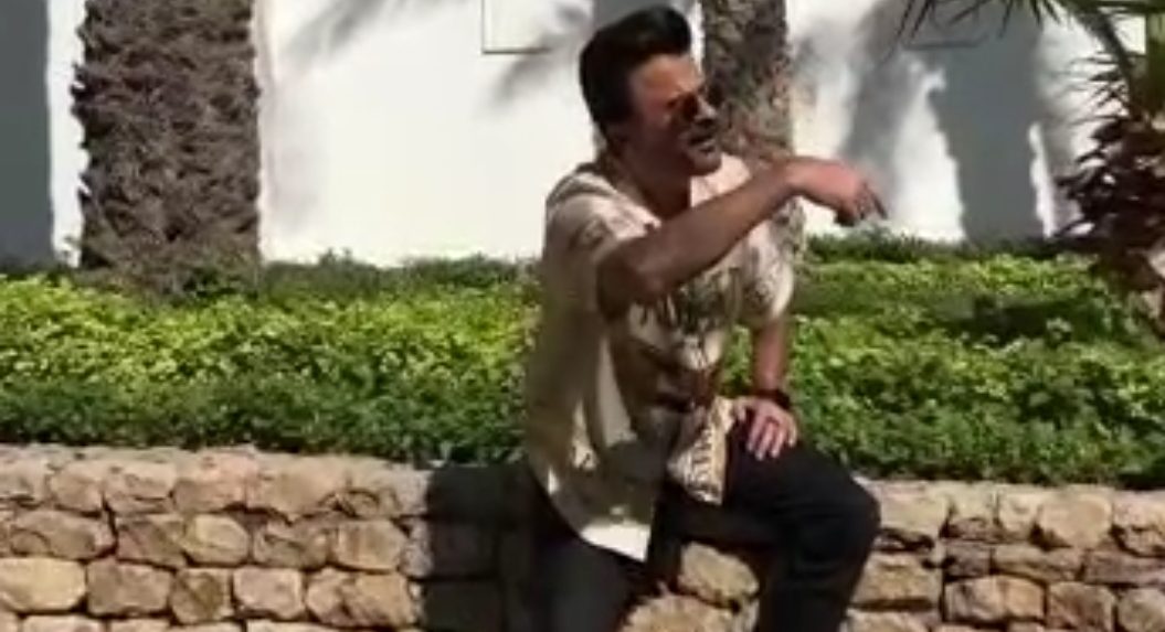 Anil Kapoor recreates his iconic ‘Ek Ladki Ko Dekha Toh Aisa Laga’!