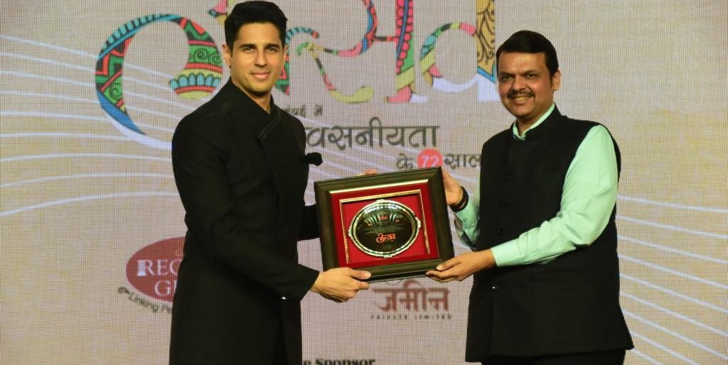 Sidharth Malhotra receives Best Actor award from Dy CM Devendra Fadnavis!