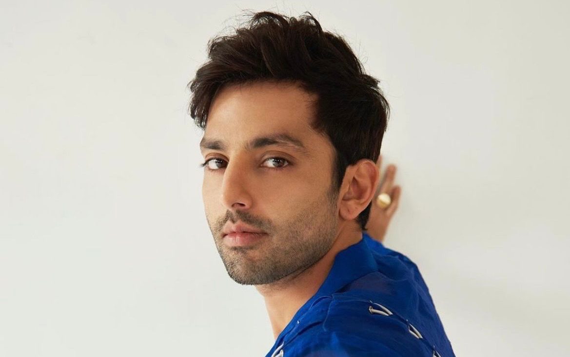 Check out Himansh Kohli’s unique choices of outfits!