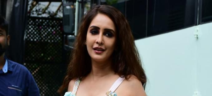 Beautiful Chahatt Khanna is saying “Fursat Se Tu Naach Baby”!