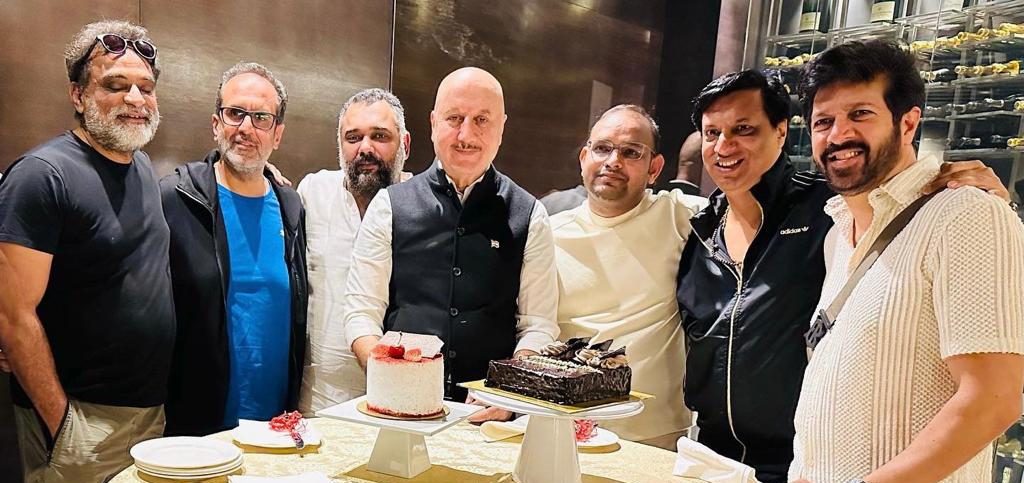 Multiple filmmakers, including Mahaveer Jain, celebrate  glorious journey of Anupam Kher and the success of Uunchai!