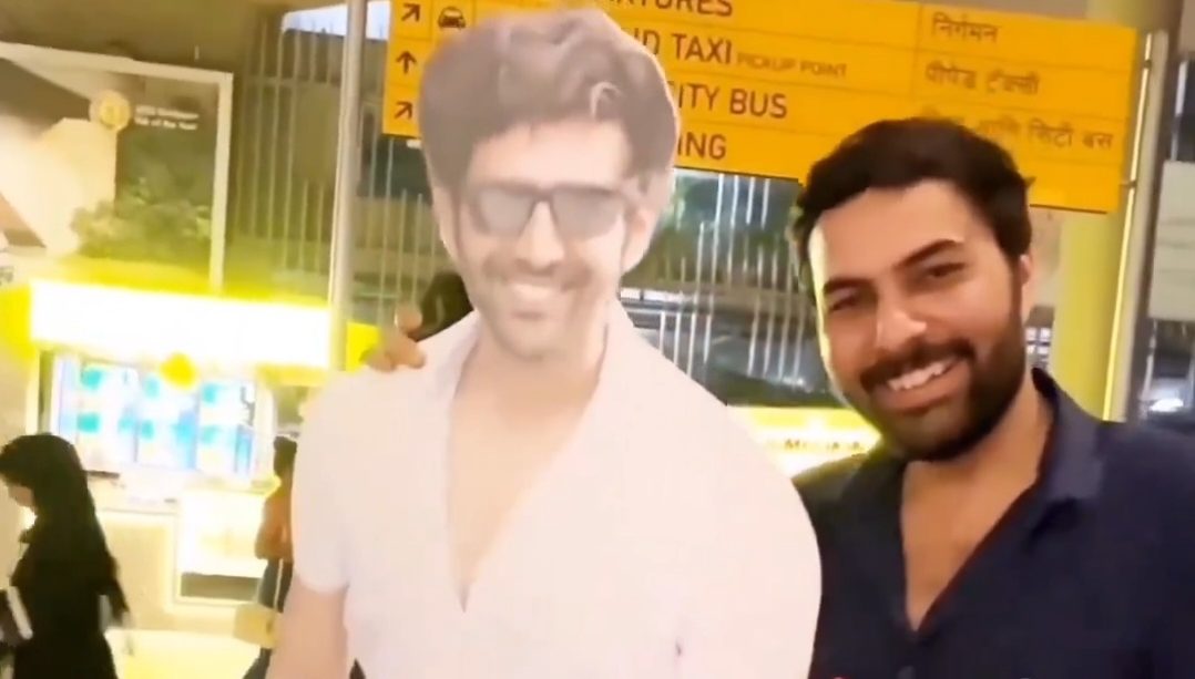 A Kartik Aaryan fan carries a  cutout to welcome a friend at the airport, Kartik says, “A very thoughtful welcome”!