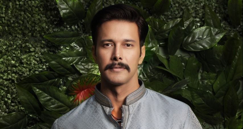 Rajniesh Duggall believes only in Indian designers!